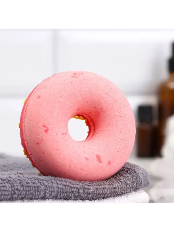 Бомбочка для ванн "красный пончик с кокосовой посыпкой" 85 г