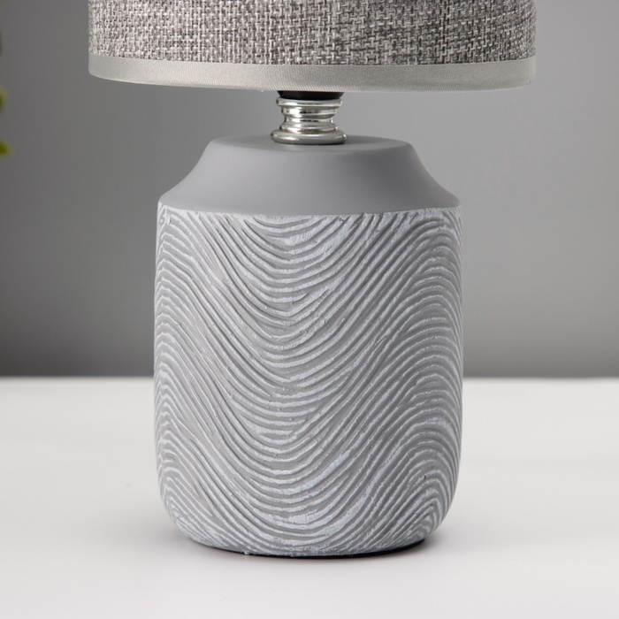 Настольная лампа с абажуром RISALUX «Румини», Е14, 40 Вт, серый, 13×13×27 см Настольная лампа с абажуром RISALUX «Румини», Е14, 40 Вт, серый, 13×13×27 см