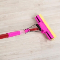 Швабра для мытья пола с двойным роликовым отжимом Доляна, насадка ПВА 28&times;6 см, телескопическая ручка 96-119 см, цвет МИКС