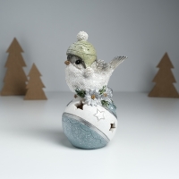 Сувенир полистоун свет "Воробышек в шапке сидит на новогоднем шарике" серый 7,6х9,5х15 см