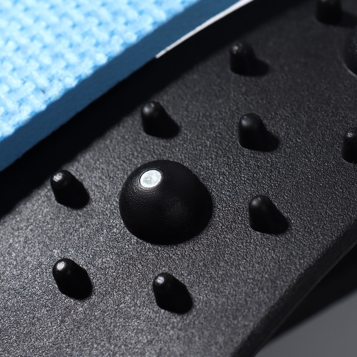 Массажёр для спины, трёхуровневый, с магнитом, 36 &times; 23 см, цвет МИКС