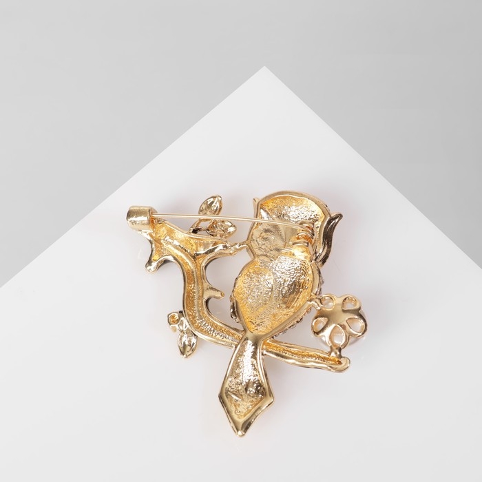 Брошь &laquo;Филин&raquo; на ветке, цвет чёрно-белый в жёлтом золоте