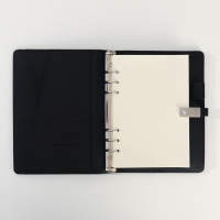 Ежедневник со встроенным зарядным устройством 8000 мАh и флешкой 16 ГБ &laquo;Универсальный&raquo;, 17,5 х 23,5 см