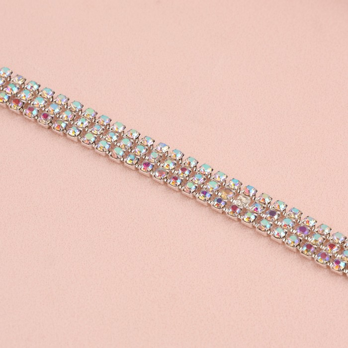 Цепь со стразами, с голографией, 3 ряда, металл, стекло, 6 мм, 4,5 &plusmn; 0,2 м, цвет серебряный