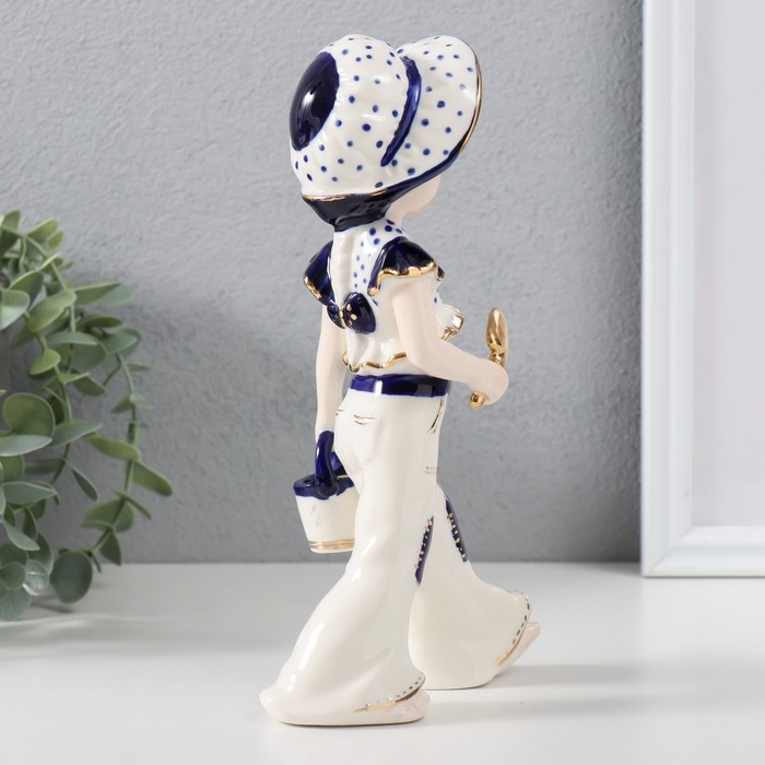 Сувенир керамика Сувенир керамика "Девочка с лейкой и лопаткой, в шляпке" кобальт 8х11х21 см