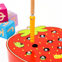 Игрушка развивающая рыбалка &laquo;Клубника&raquo;, 7 &times; 15,5 &times; 17 см