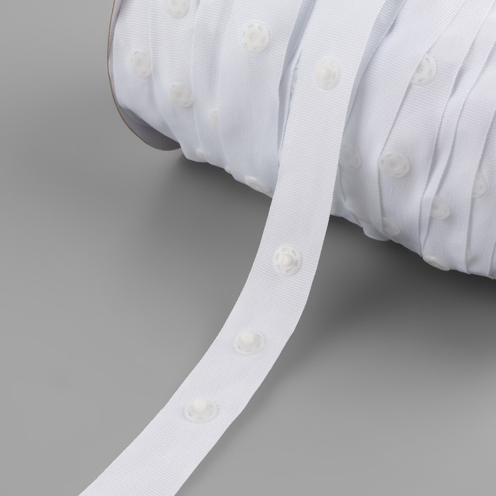 Тесьма с кнопками, 25-25-50 мм, 17 мм &times; 45 &plusmn; 1 м, цвет белый