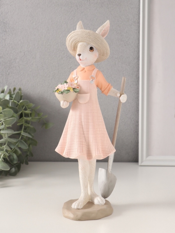 Сувенир полистоун "Зайка в сарафане и шляпке, с лопатой и цветами в горшке" 10,5х8х27,5 см   1074032