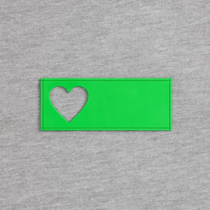 Лейбл из ПВХ с вырубкой &laquo;Сердце&raquo;, зеленый неон