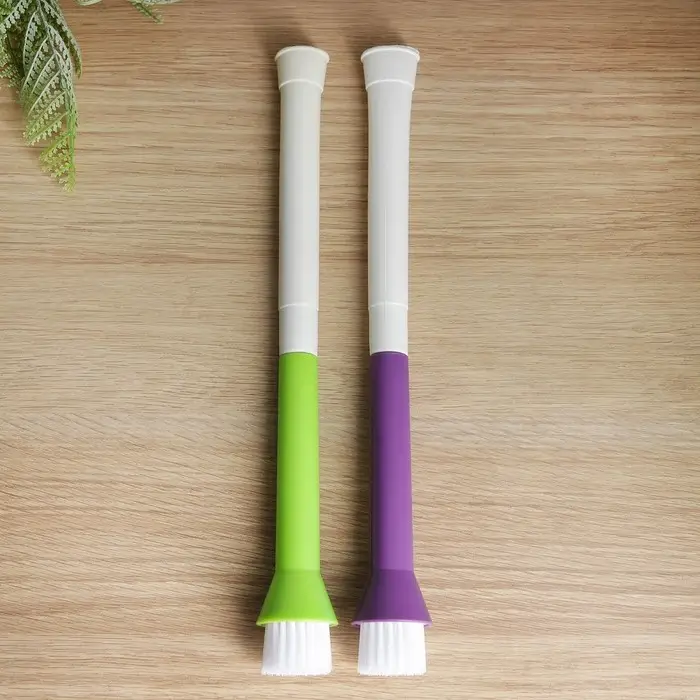 Щётка - насадка на кухонный кран, диаметр отверстия 2,5 см, длина 32 см, длина щётки 2,5 см