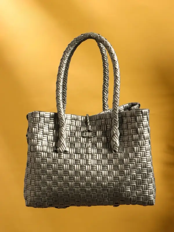 Сумка плетёная пластиковая 23х11х30 см, цв. серебристый