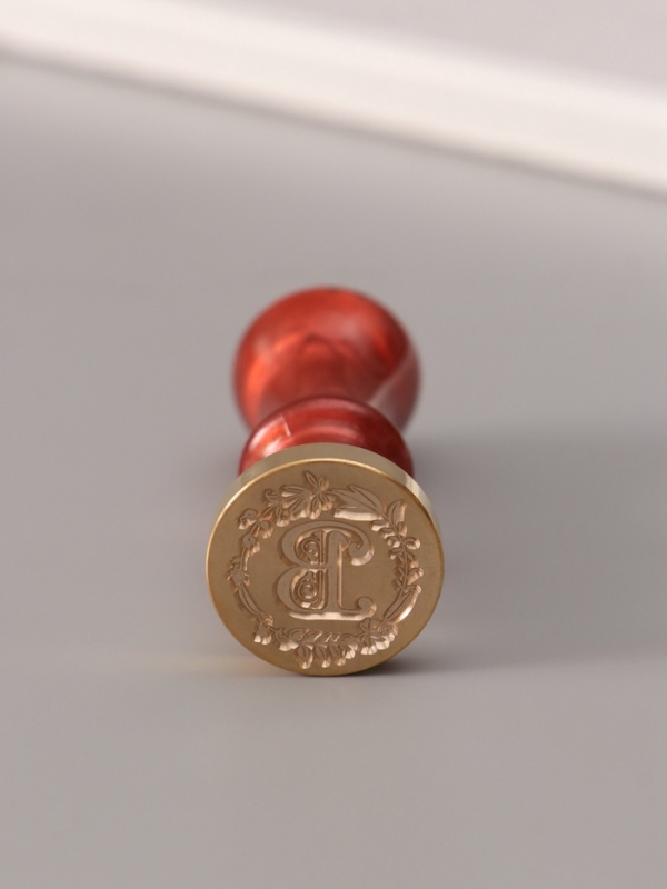 Печать для сургуча с пластиковой ручкой "Венок с буквой B" 2,5х2,5х6,3 см