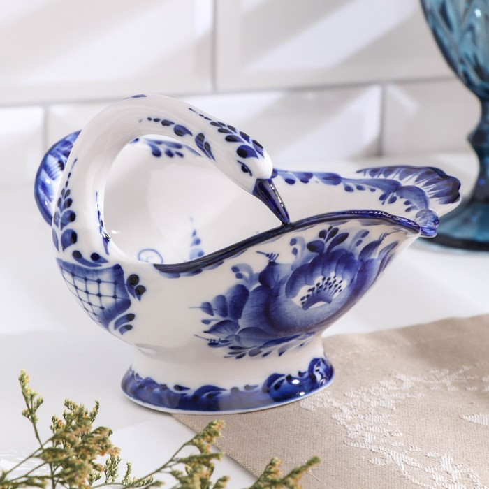 Конфетница &laquo;Лебедь&raquo;, 18х15х12 см, гжель