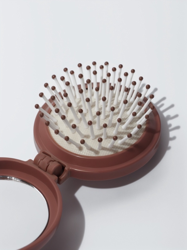 Расчёска массажная &laquo;Капибара&raquo;, складная, с зеркалом, d=6.5 см, коричневая