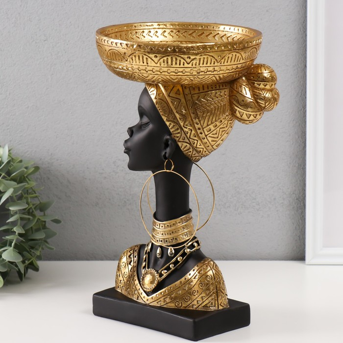 Сувенир полистоун подставка "Африканка с золотой тарелкой на голове" 30х17х17 см
