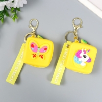 Брелок кошелёк с карабином силикон "Яркие картинки" квадратик жёлтый МИКС 6х3х7 см Брелок кошелёк с карабином силикон "Яркие картинки" квадратик жёлтый МИКС 6х3х7 см