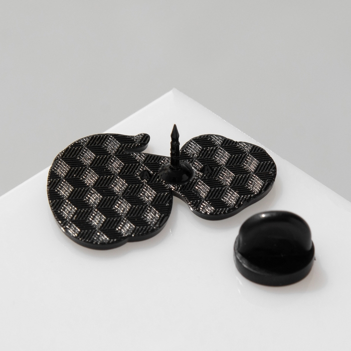 Новый год! Символ года 2025! Значок &laquo;Змейка&raquo; настороженная, цвет голубой в чёрном металле