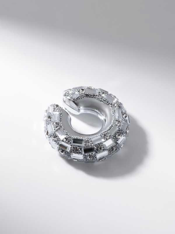 Серьги &laquo;Каффы&raquo; бублик, крупные стразы, белые в серебре