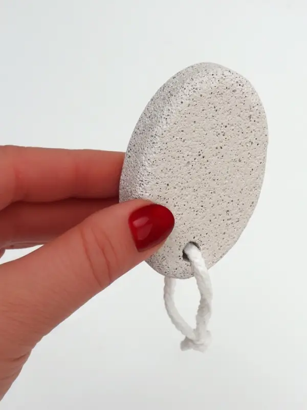 Пемза для педикюра, с подвесом, 7.2&times;5 см, в коробке, белая