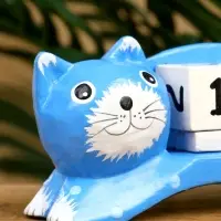 Календарь настольный "Кошка" дерево 13х4х10 см, цв. синий