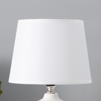 Настольная лампа с абажуром RISALUX &laquo;Брон&raquo;, Е14, 40 Вт, бело-золотой, 18&times;18&times;27 см