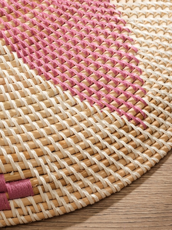 Тарелка декоративная плетеная ротанг "Цветок", 50х50х5 см, розовый