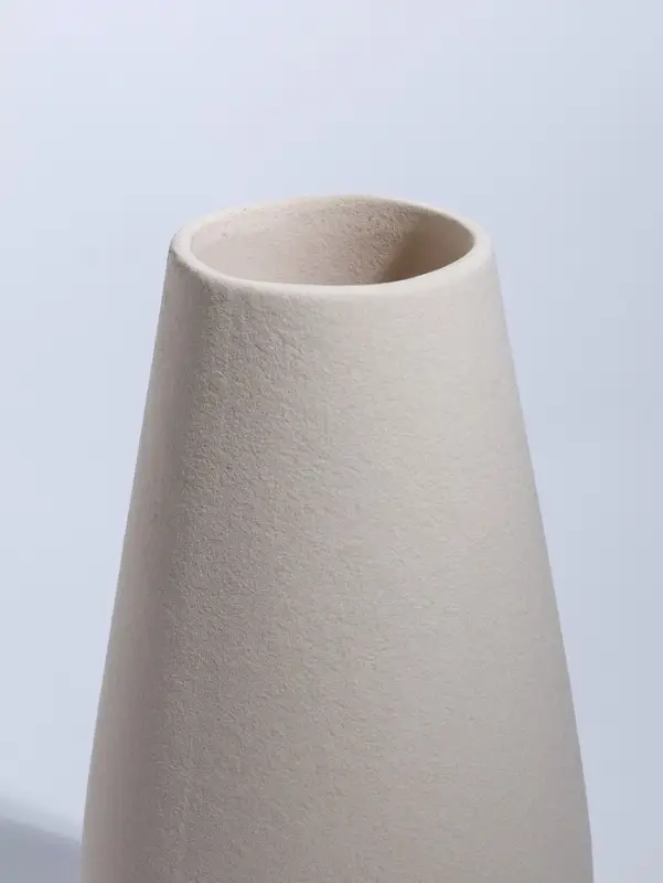 Ваза керамика настольная "Банни" h=20х10 d=6,5 см, белый