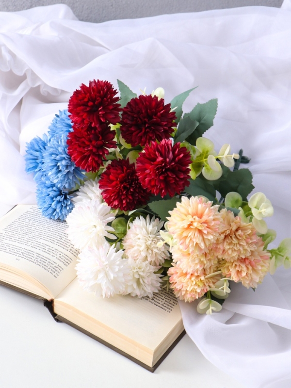 Букет "Хризантема пышная с зеленью" 26 см, микс