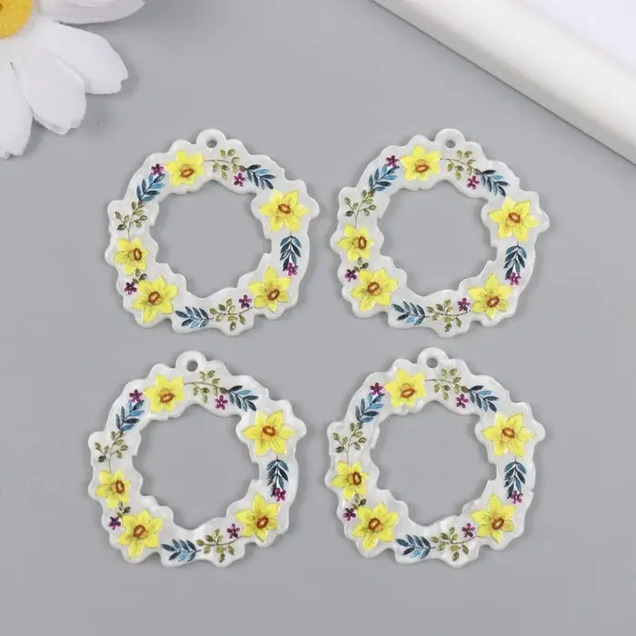 Декор для творчества акрил "Веночек с жёлтыми цветами" 0,2х3,9х3,9 см