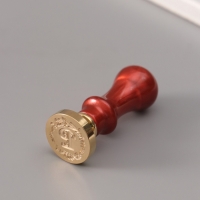 Печать для сургуча с пластиковой ручкой "Венок с буквой P" 2,5х2,5х6,3 см