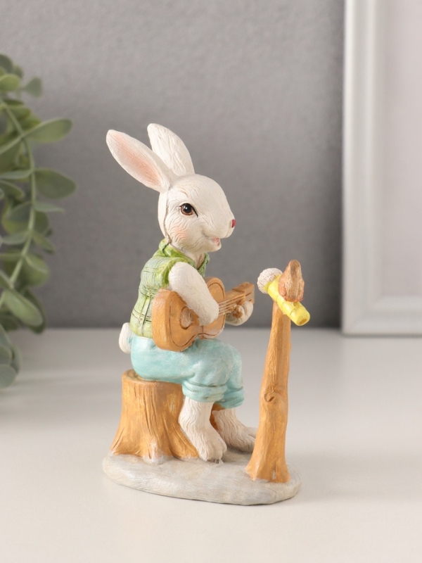 Сувенир полистоун "Зайчик играет на гитаре для птички" 8,5х6,5х12 см