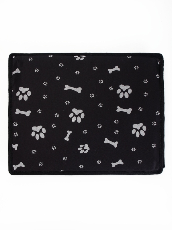 Автокресло для животных 40*30*25 см, чёрное с белыми лапками и косточками