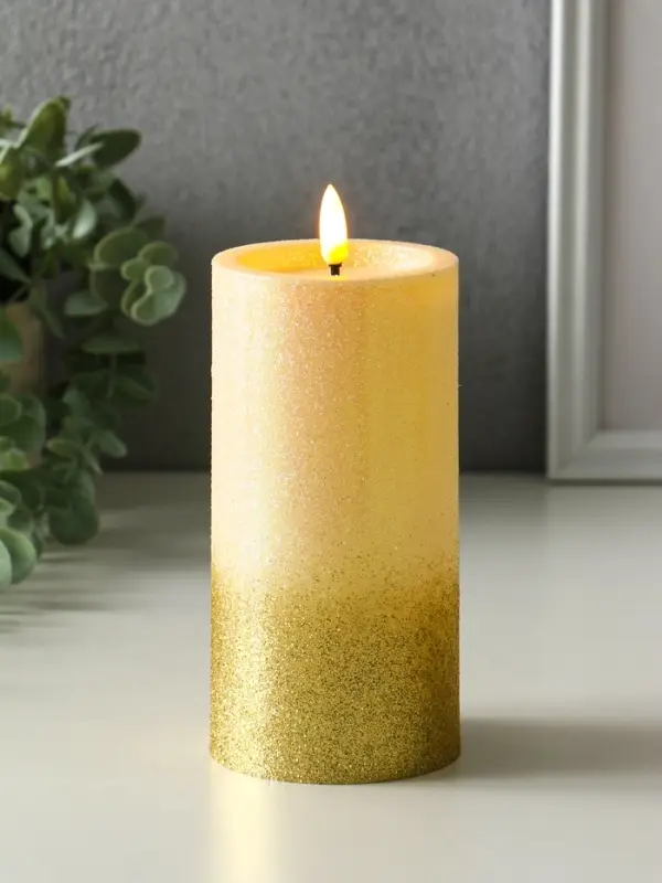 Светодиодная свеча LED RISALUX &laquo;Блёстки&raquo; 3хAAA золото 7,5х7,5х15 см