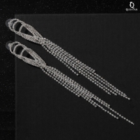 Серьги висячие со стразами &laquo;Голливуд&raquo; капли с нитями, цвет белый в серебре, 15,5 см