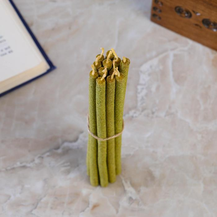 Свеча магическая медовая с можжевельником для защиты дома &laquo;Можжевеловые&raquo;, 12 штук