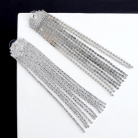 Серьги висячие со стразами &laquo;Водопады&raquo; полукруг, цвет белый в серебре, 11 см