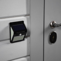 Садовый светильник на солнечной батарее с датчиком движения, накладной, 9.5 × 13 × 5 см, 150 LED, свечение белое Садовый светильник на солнечной батарее с датчиком движения, накладной, 9.5 × 13 × 5 см, 150 LED, свечение белое