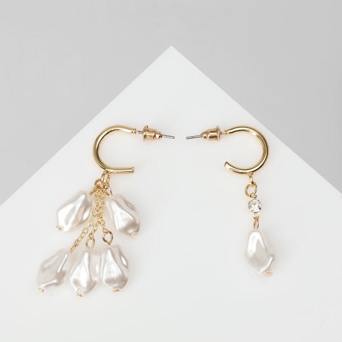 Серьги с жемчугом &laquo;Артемида&raquo; разные капли, цвет белый в золоте