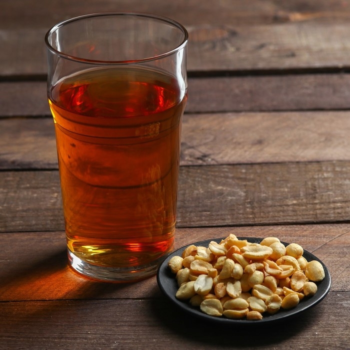 Набор &laquo;Лучшему во всём&raquo;: арахис 100 мл., бокал 570 мл.