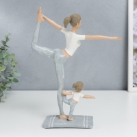Сувенир полистоун "Мама с дочкой в позе танцора" бело-серый 25,5х6,5х19,5 см Сувенир полистоун "Мама с дочкой в позе танцора" бело-серый 25,5х6,5х19,5 см