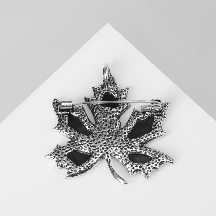 Брошь-кулон &laquo;Галиотис&raquo; лист клёна, цвет зелёный в чернёном серебре