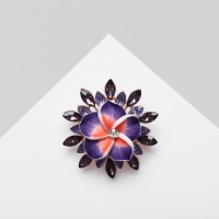 Брошь &laquo;Цветок&raquo; франжипани, цвет фиолетовый в розовом золоте