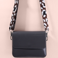 Ручка для сумки &laquo;Орнамент леопард&raquo;, стропа, с карабинами, 139 &plusmn; 3 &times; 3,8 см, цвет молочный