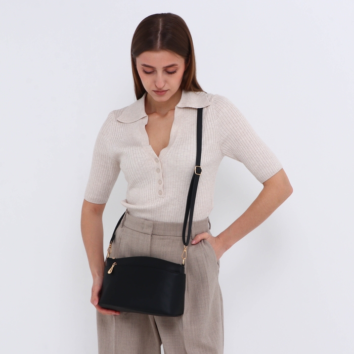 Сумка женская кросс-боди на молнии, цвет чёрный Сумка женская кросс-боди на молнии, цвет чёрный