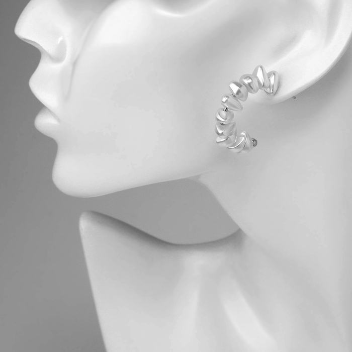 Серьги с жемчугом «Бусина» полумесяц, цвет серебро Серьги с жемчугом «Бусина» полумесяц, цвет серебро