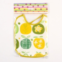 Нагрудник из нетканого полотна с ПВХ покрытием &laquo;Яблоки&raquo;, цвет зеленый, р-р. 20х22см