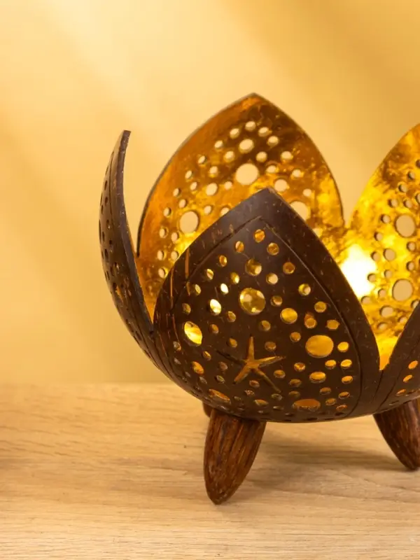Подсвечник из кокоса &laquo;Бутон&raquo;, 15&times;15&times;13 см, коричнево-золотой