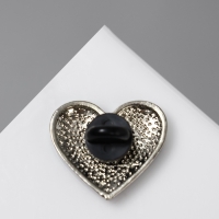 Значок &laquo;Россия&raquo; в сердце, цветной в серебре