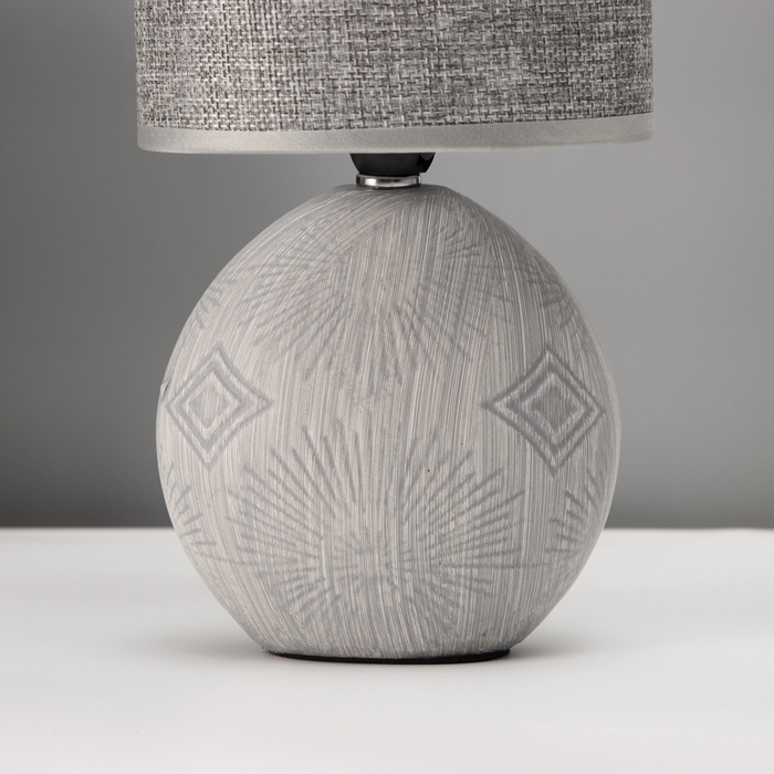 Настольная лампа с абажуром RISALUX «Фиесс», Е14, 40 Вт, серый, 13×13×27 см Настольная лампа с абажуром RISALUX «Фиесс», Е14, 40 Вт, серый, 13×13×27 см