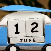 Календарь настольный "Микроавтобус" дерево 10х5х7 см, цв. синий